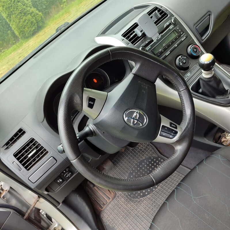 Elbląg Sprzedam Toyota Auris rok prod. 2013 z niskim przebiegiem 132500 km salonowa bezwypadkowa pierwszy właściciel.