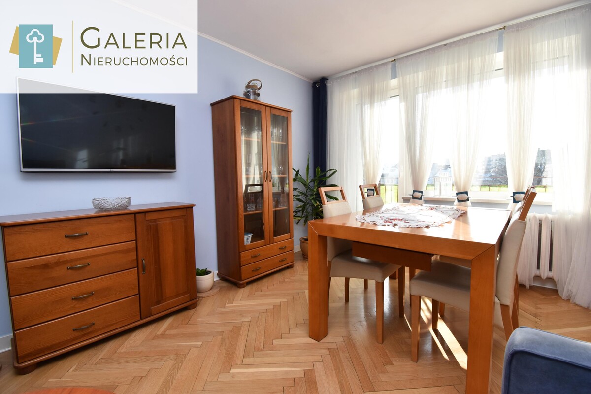 Elbląg GALERIA NIERUCHOMOŚCIZ pasji i miłości do nieruchomościNa sprzedaż: Trzy pokoje, balkon, świetna