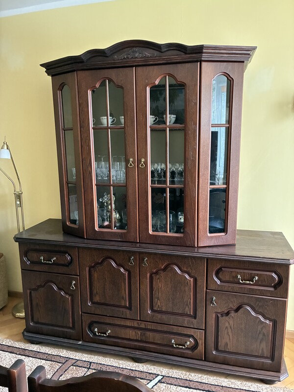 Elbląg Witam. Sprzedam meble widoczne na zdjęciach.
Stół drewniany rozkładany do lekkiej renowacji blatu 500 zł
8