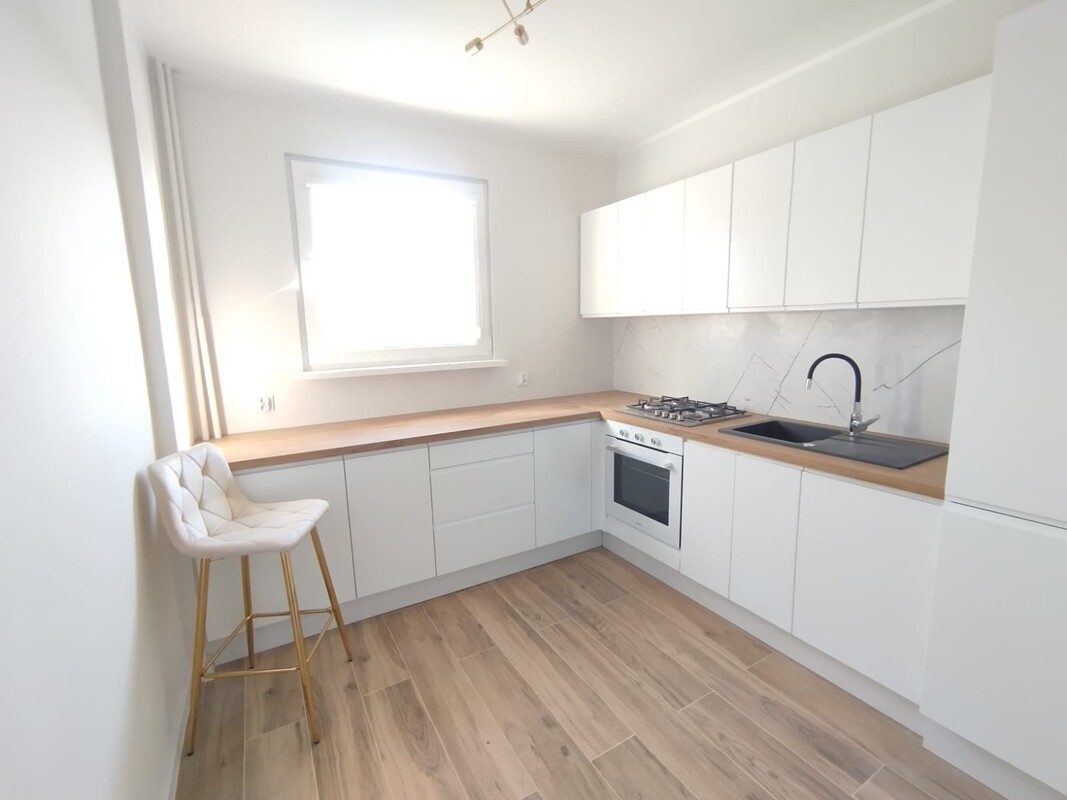 Elbląg Sprzedam 2 pokojowe mieszkanie po generalnym remoncie na 9-tym piętrze. Mieszkanie gotowe do