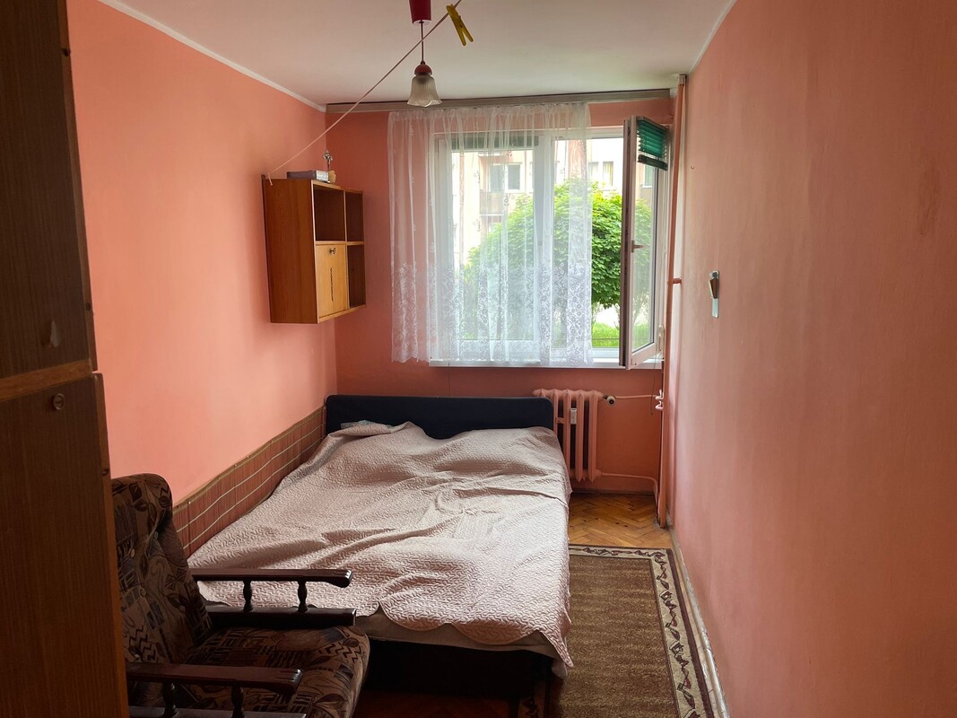 Elbląg SPRZEDAM mieszkanie 3 pokojowe na parterze.