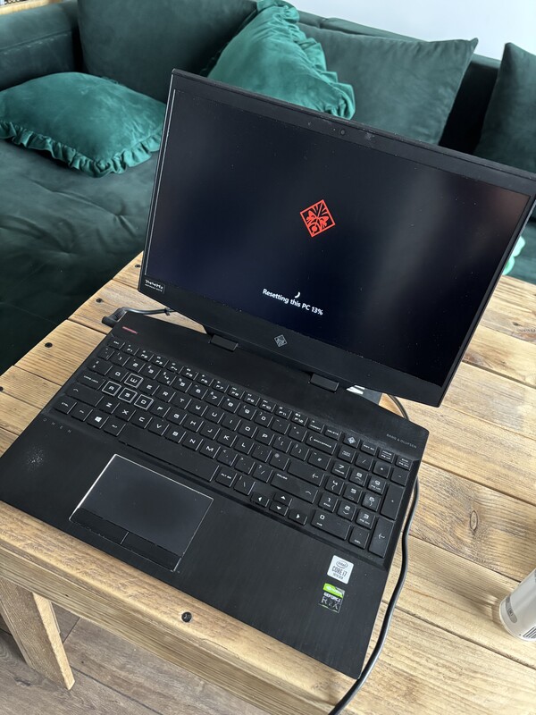 Elbląg Laptop Gamingowy HP Omen 
Procesor -  Intel i7-10750H 
Karta Graficzna - NVIDIA GeForce RTX 2060
Ram - 16gb