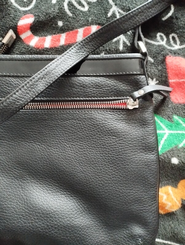 Elbląg Witam sprzedam małą torebka New Milano jasny beż cena 15zł oraz torebka Bellucci k. czarny 20zł