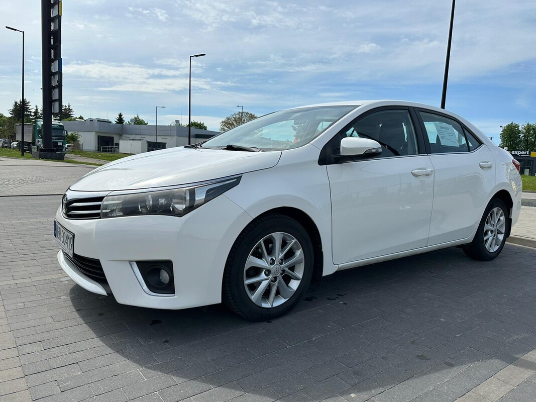 Elbląg Sprzedam Toyotę Corollę rok prod. 2014 - wersja bogato wyposażona. Samochód pochodzi z polskiego salonu,