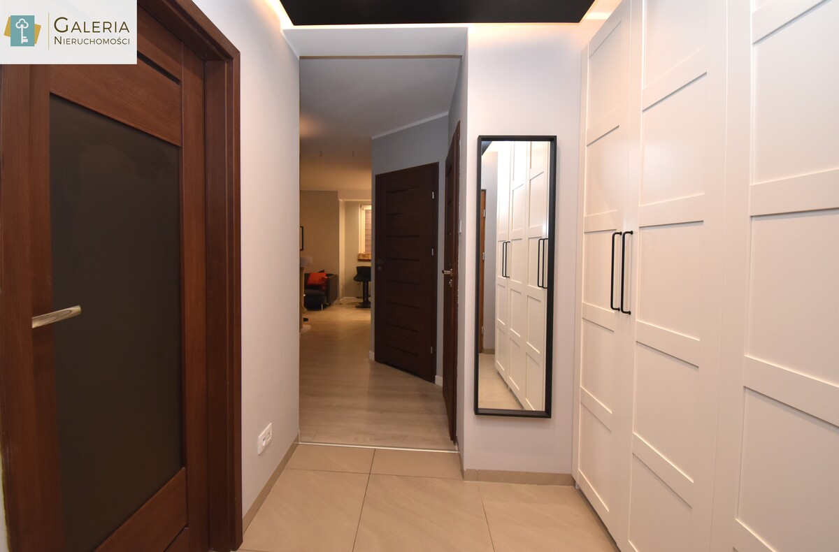 Elbląg GALERIA NIERUCHOMOŚCIZ pasji i miłości do nieruchomościNa sprzedaż: 3-pokojowy apartament w centrum, ul.