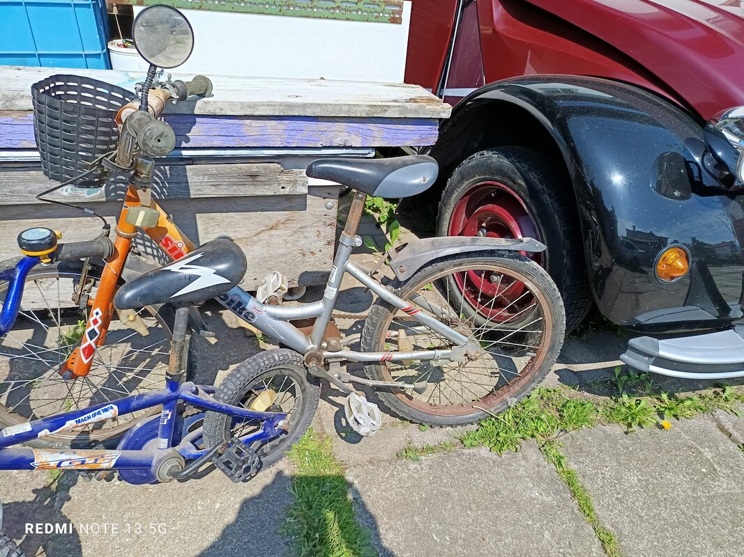 Elbląg Po dzieciach i wnukach sprzedam 14 pojazdów. Rowery rowerki hulajnogi jeżdziki biegacze w większości sprawne /