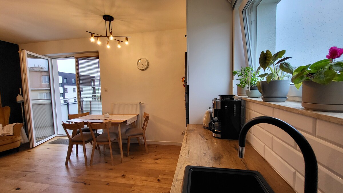 Elbląg KWADRAT NIERUCHOMOŚCI3 pokojebudynek z 2020 r. III piętro - windaduży balkonmedia z miastagaraż podziemny