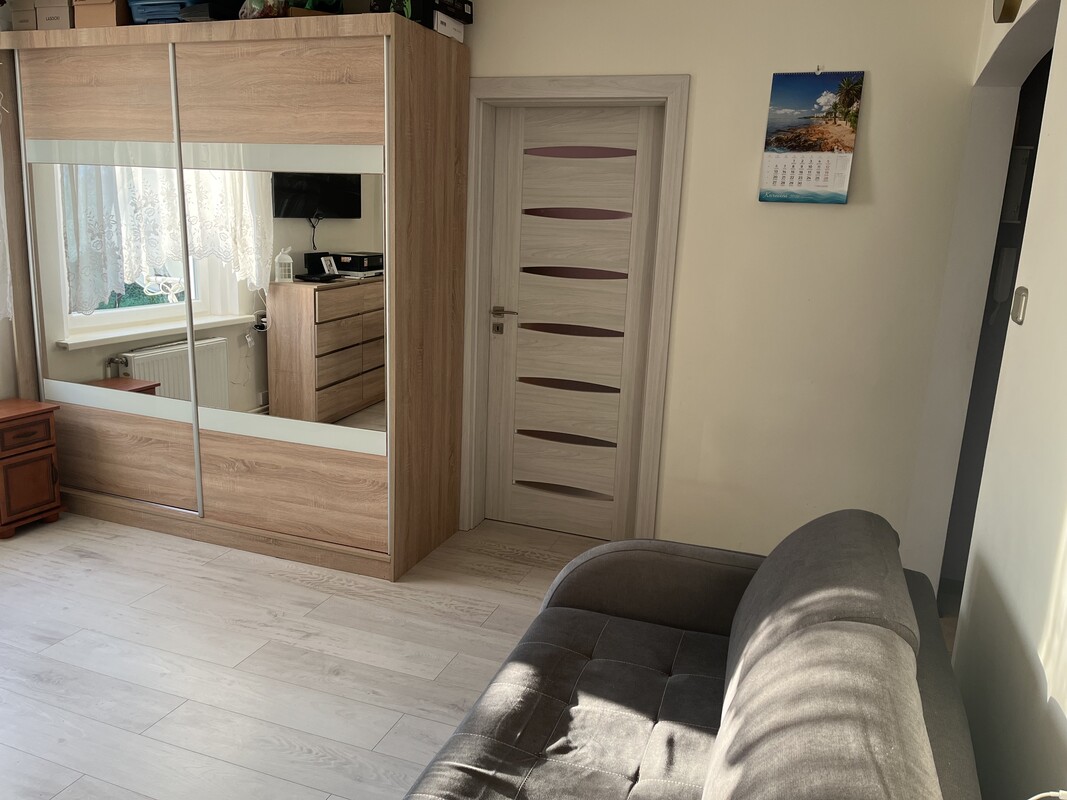 Elbląg Sprzedam 2 pokojowe mieszkanie o powierzchni ok 40m2 położone przy ulicy Wiejskiej w Elblągu.