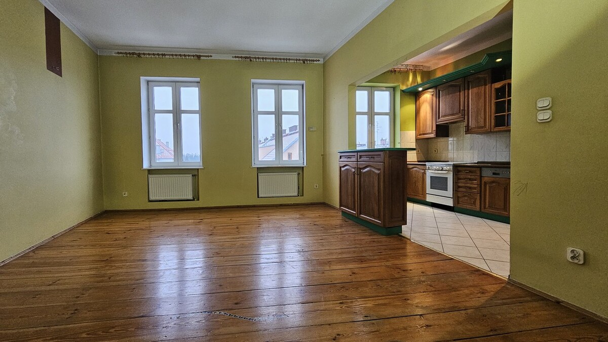 Elbląg BIURO NIERUCHOMOŚCISZULC& SZULCMieszkanie - Elbląg ul. GrunwaldzkaPowierzchnia: 120 m2Mieszkanie w