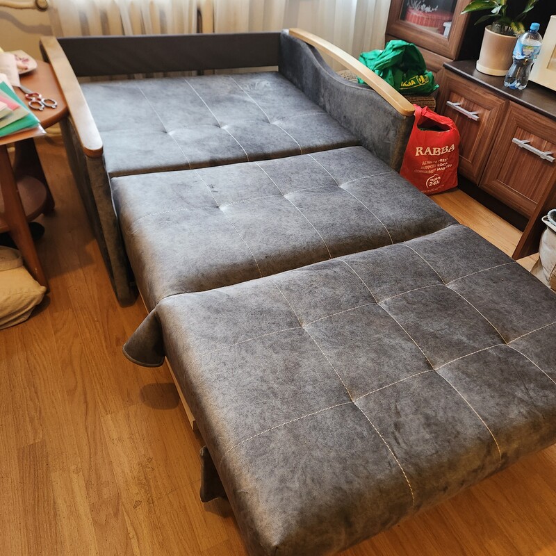 Elbląg Fotel do spania amerykanka z pojemnikiem na pościel. Używany przez 1 miesiąc. Szerokość spania 90 cm. Kolor