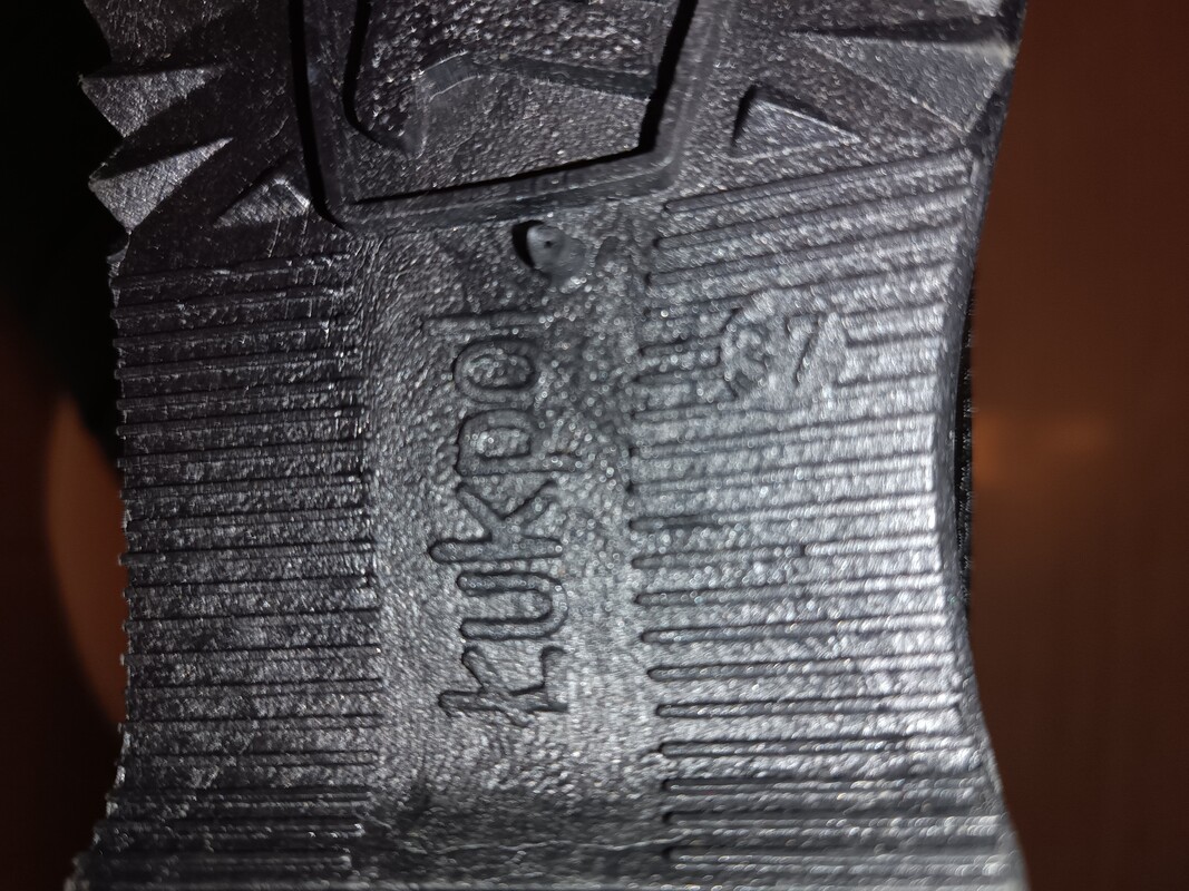 Elbląg Sprzedam nowe zimowe kozaki damskie w kolorze czarnym, w rozmiarze 37 /długość wkładki 23,7 cm/. Kozaki bardzo