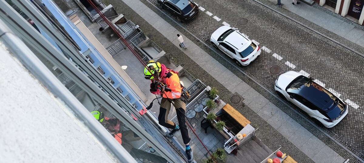 Elbląg PSW – Kompleksowe i Bezpieczne Usługi Wysokościowe z Wykorzystaniem Technik Alpinistycznych:Mycie,