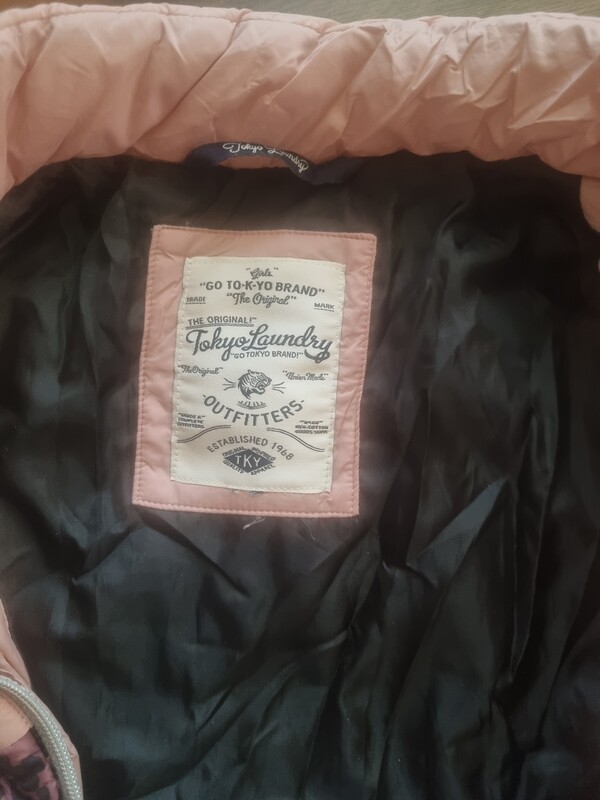 Elbląg Sprzedam modną kurtkę dla dziewczynki na zimę 158cm, stan bardzo dobry, zadbana, czysta, ubrana 2 razy. Cenna