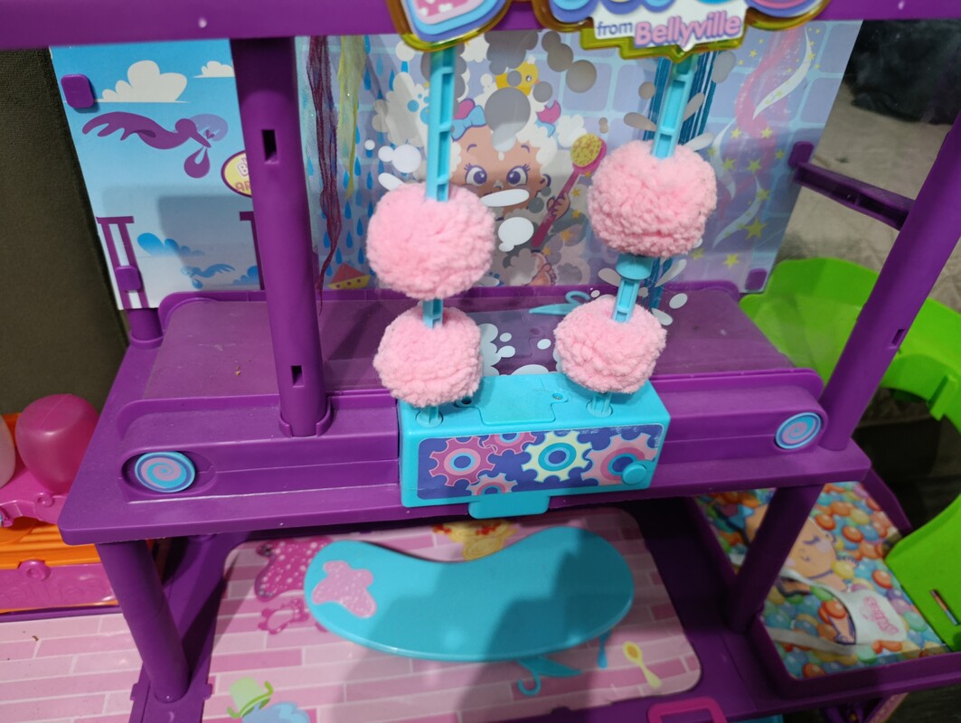 Elbląg Sprzedam duży domek wille the bellies
Stan bardzo dobry jedynie mała wada pokazana na zdjęciu. Kontakt sms