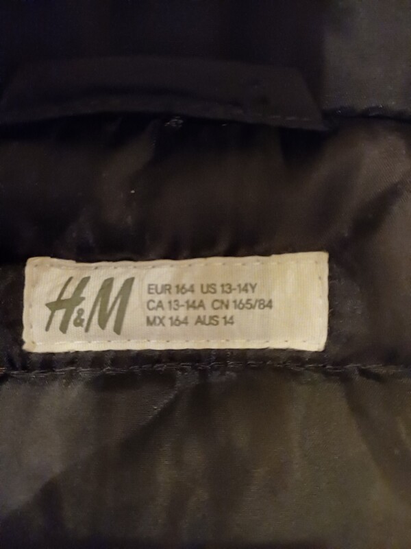 Elbląg NOWA
kurtka zimowa H& M męska chłopięca rozmiar 164,bardzo ciepła lekka, odpinany kaptur, stan nowy idealny