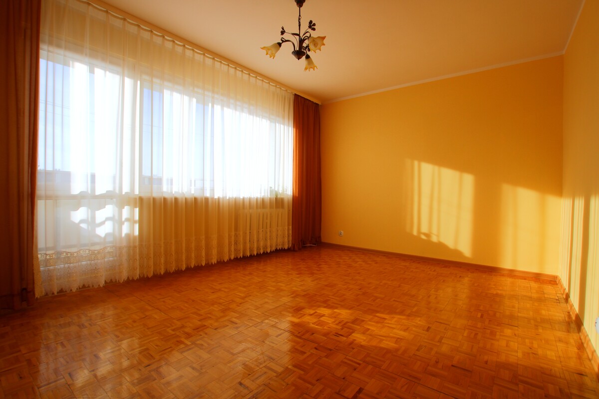 Elbląg NIERUCHOMOŚCI ANNA KRASZEWSKA Słoneczne 3-pokojowe mieszkanie, z dużym balkonem