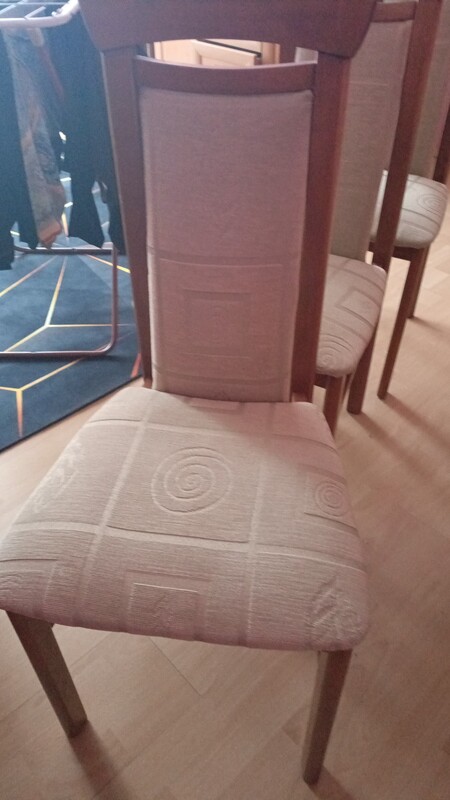 Elbląg Sprzedam w dobrym stanie Sofa z funkcją spania +Stół rokladany(blat ma ślady użytkowania)+3 krzesła. Wszystko w