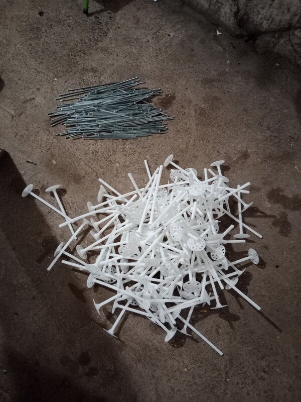 Elbląg Witam, mam do sprzedania kołki do styropianu z trzpieniem metalowym. Kołki są nowe - pozostałość po budowie.