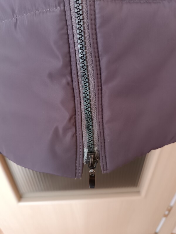 Elbląg Sprzedam jeden raz założoną damską kurtkę zimową w rozmiarze 44 /okazała się za duża wymiarowo/. Kolor