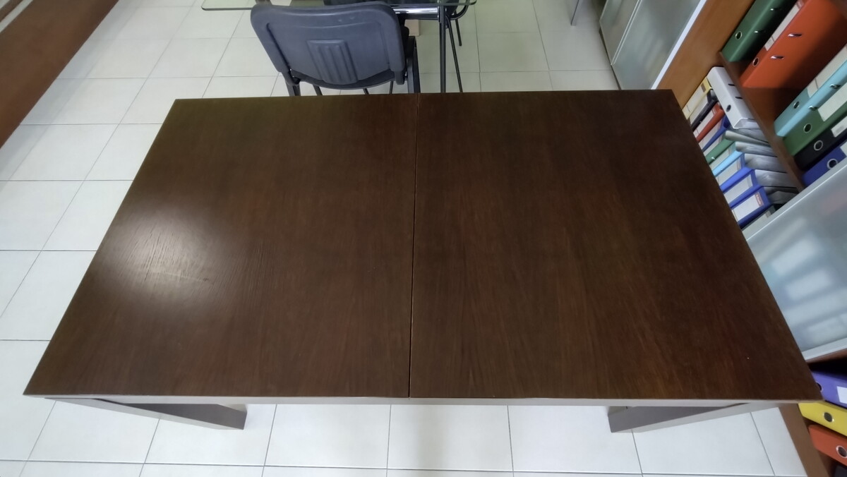 Elbląg Używany, rozkładany stół firmy KLER. Rozkłada obydwie połówki jednocześnie. Wymiary: wysokość 70 cm, szerokość