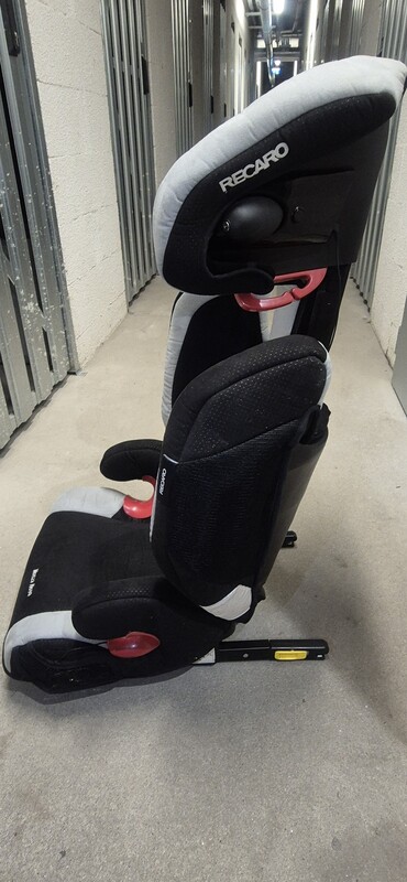 Elbląg Sprzedam używany w bdb stanie fotelik Recaro Monza Nova.
Skierowany jest dla dzieci w przedziale wagowym od