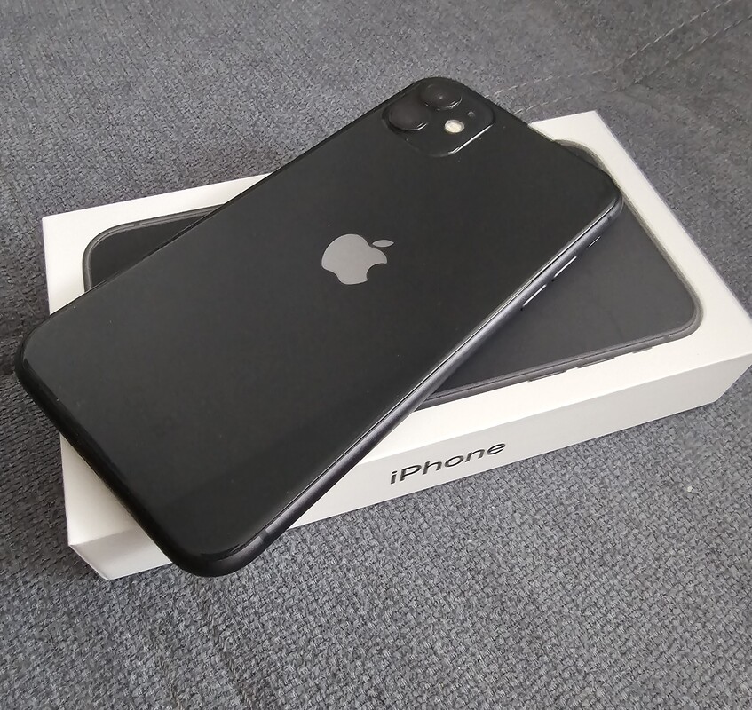 Elbląg Sprzedam telefon iPhone 11 64 GB. Telefon jest w bardzo dobrym stanie używany w pokrowcu i z założoną szybą.