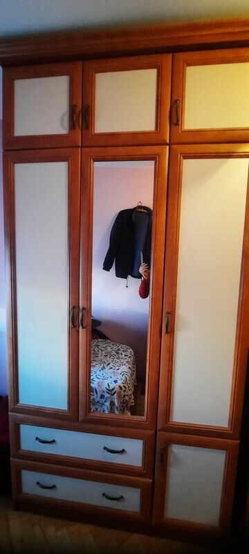 Elbląg Oddam wyposażenie mieszkania w bardzo dobrym stanie ! (za dwie paczki kawy Jacobs i ptasie mleczko):
- szafa