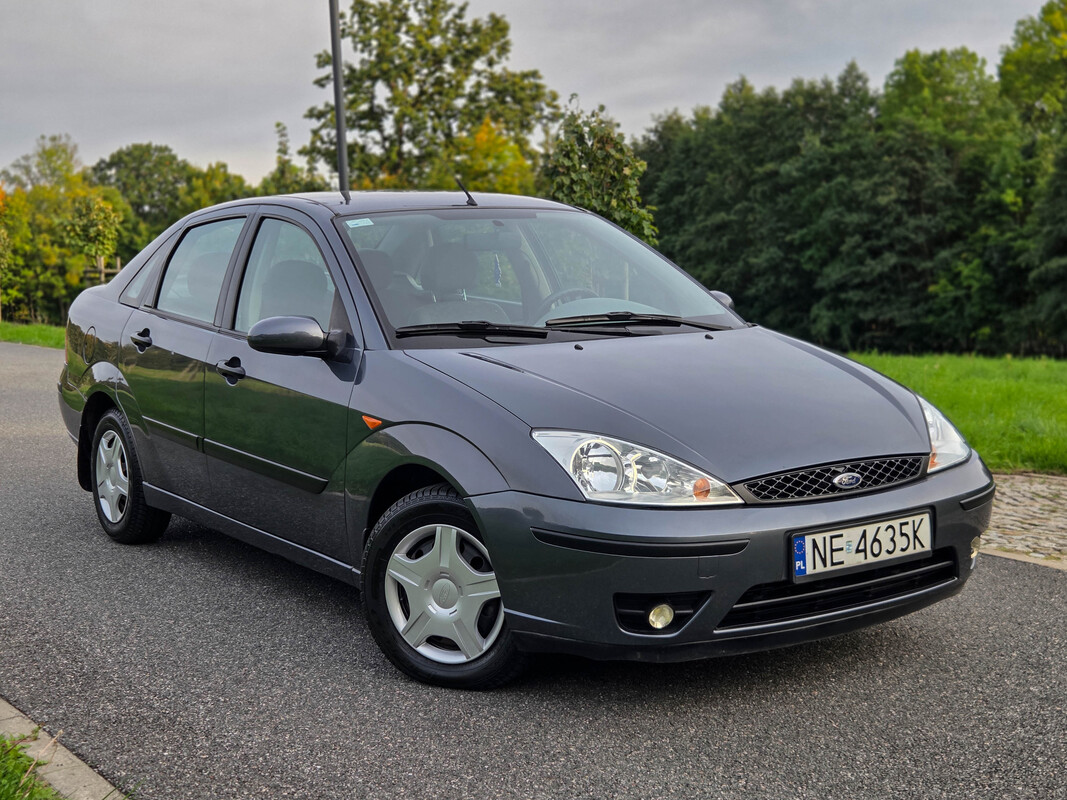 Elbląg Oferuję do sprzedaży auto Ford Focus z 2002 roku – klasyczny sedan z niezawodnym silnikiem benzynowym 1.8