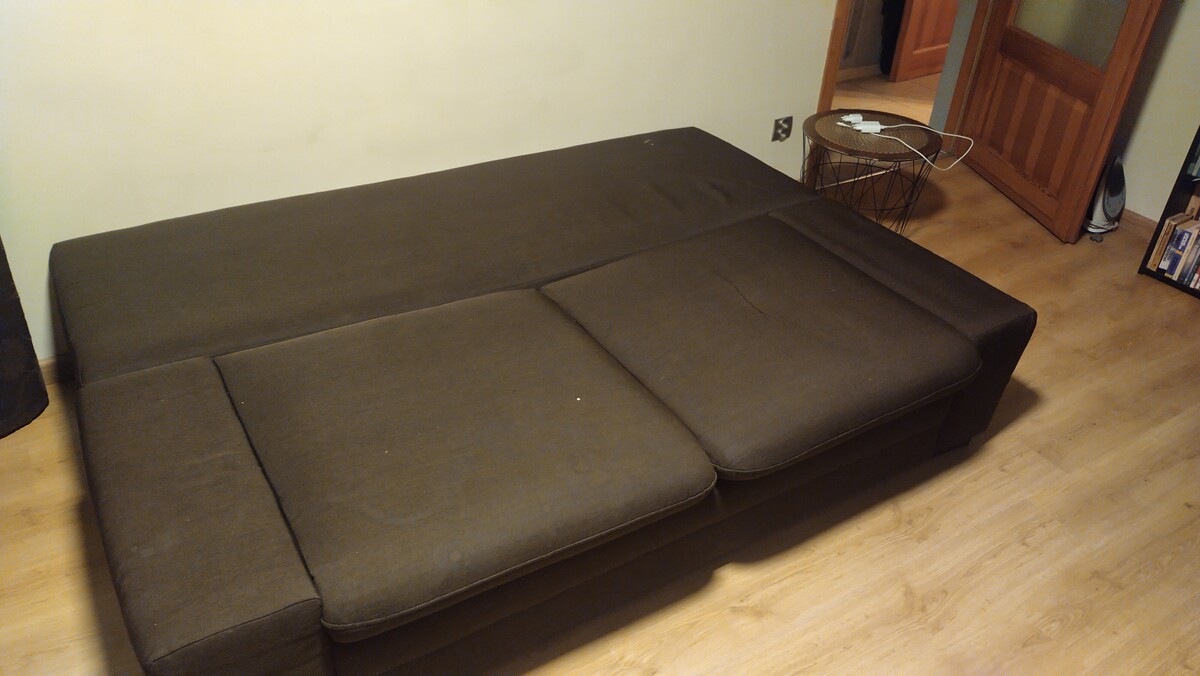 Elbląg Witam, oddam za darmo kanapę rozkładaną wraz z pufą. Może się komuś przyda na działkę itp. w dwóch miejscach