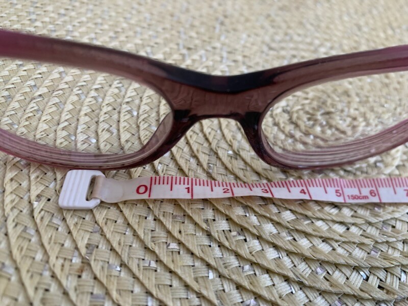 Elbląg Sprzedam dwa razy założone, zakupione niedawno, okulary damskie Ray Ban w kolorze wrzosu z elementami panterki.