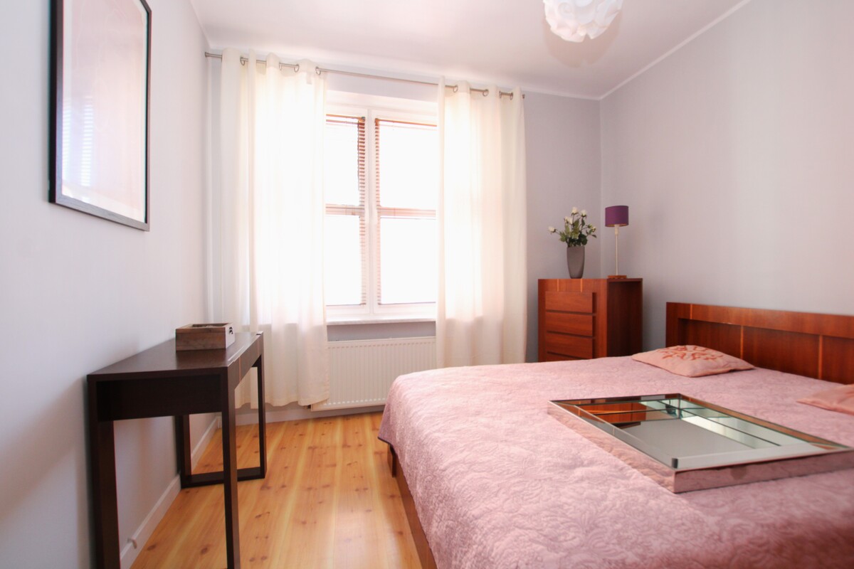 Elbląg NIERUCHOMOŚCI ANNA KRASZEWSKA Mieszkanie 3-pokojowe na Starym Mieście, ok.65 metrów ul. Stary