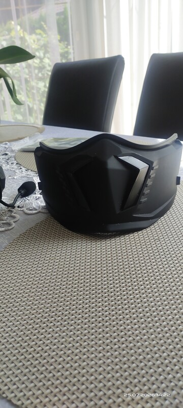 Elbląg Sprzedam Kask motocyklowy, rowerowy lub na hulajnogę. Kask czarny mat XL z blendą i odpinaną szczęką, bardzo