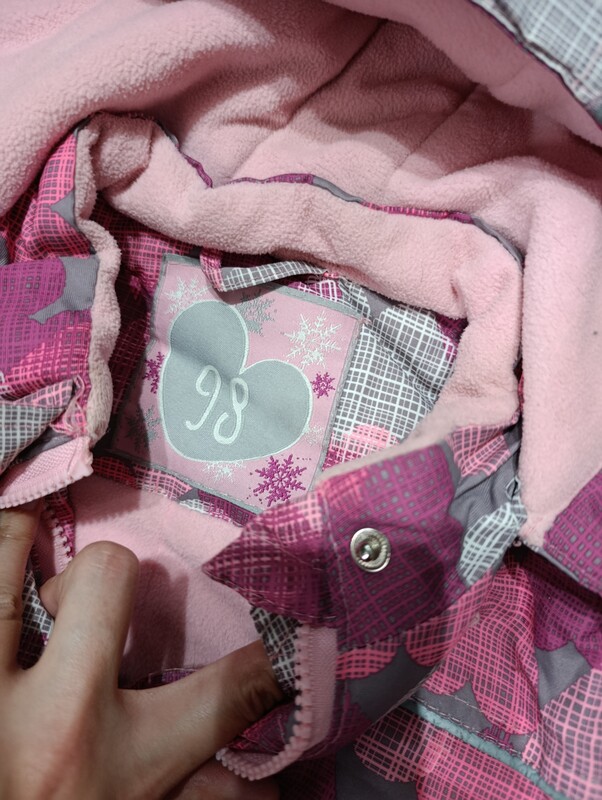 Elbląg Sprzedam kurtkę i spodnie śniegowe dla dziewczynki. Stan dobry. Kurtka posiada wady widoczne na zdjęciach.