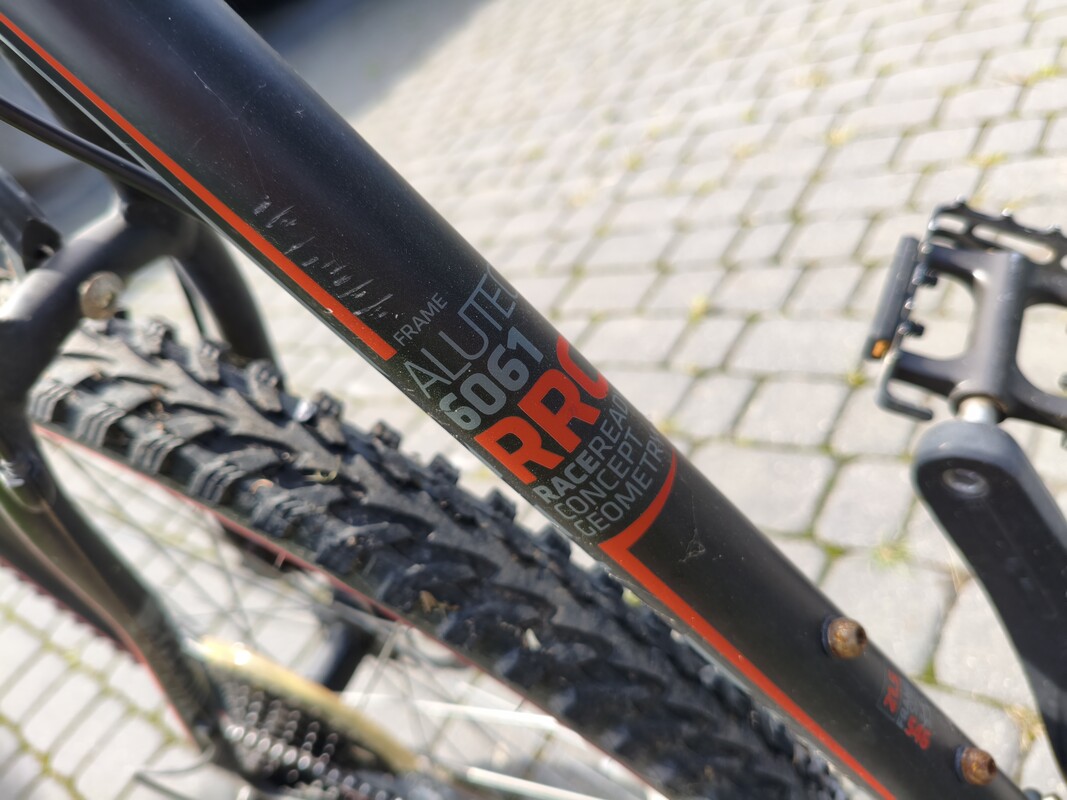 Elbląg Sprzedam rower MTB górski Kellys
Rama 21,5 cala koła 26 dzięki czemu jest zwrotny i sprytny w zakrętach.