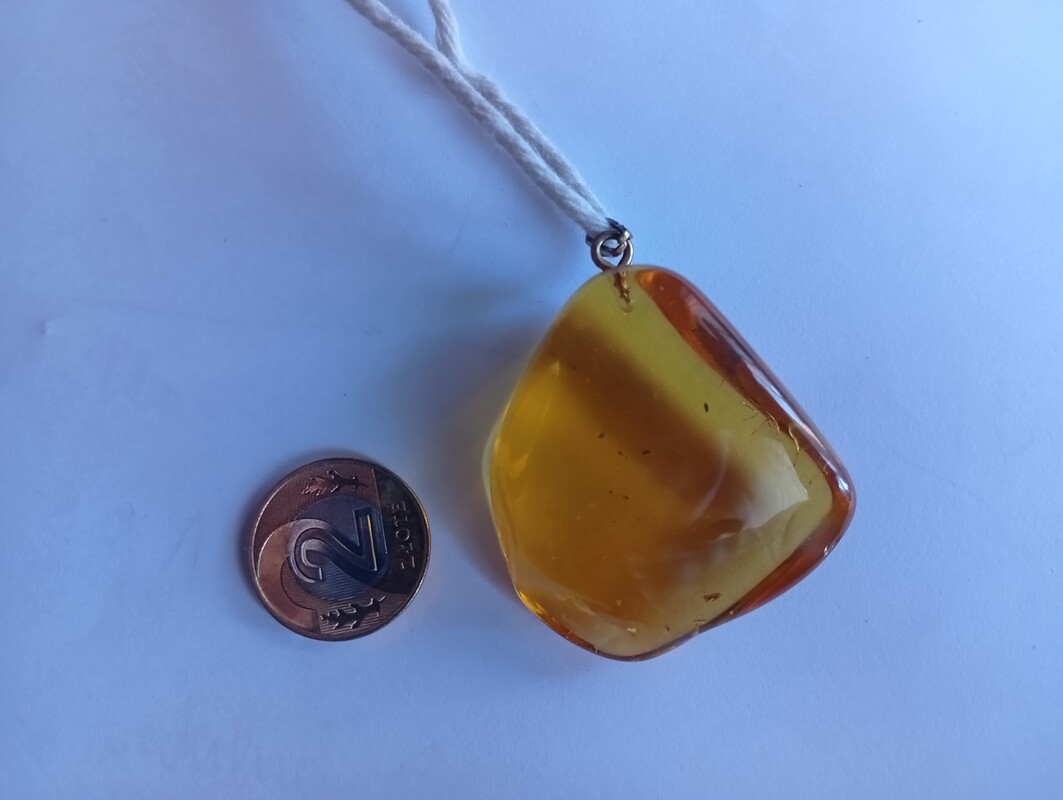 Elbląg sprzedam wisiorek z bursztynu szlifowany z zawieszką bryłka oryginalna nie cięta 18gram atrakcyjnybwygląd