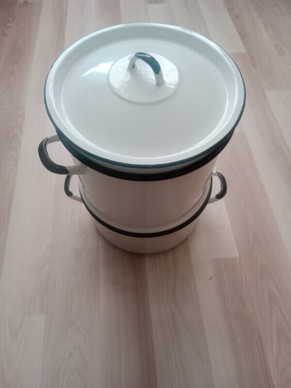 Elbląg Sprzedam sokownik Myszków z czasów PRL. Sokownik emaliowany, kilku krotnie użyty. Stan widoczny na zdjęciach.