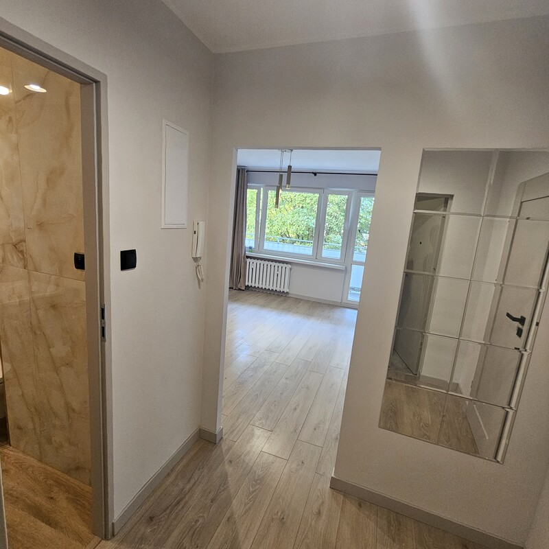 Elbląg 2-pokojowe mieszkanie po remoncie przy Parku Modrzewia! Duży balkon Pierwsze piętro Blok z lat 90 Cena: 337 000
