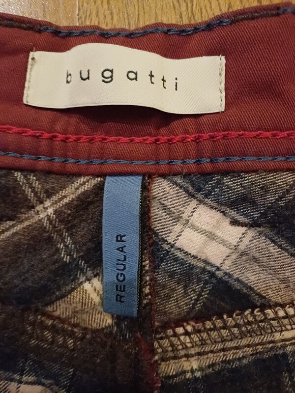 Elbląg Spodnie męskie BUGATTI rozmiar 34 32 wymiary pas 2x44 długość 108 miękki materiał ocieplane, logowane guziki