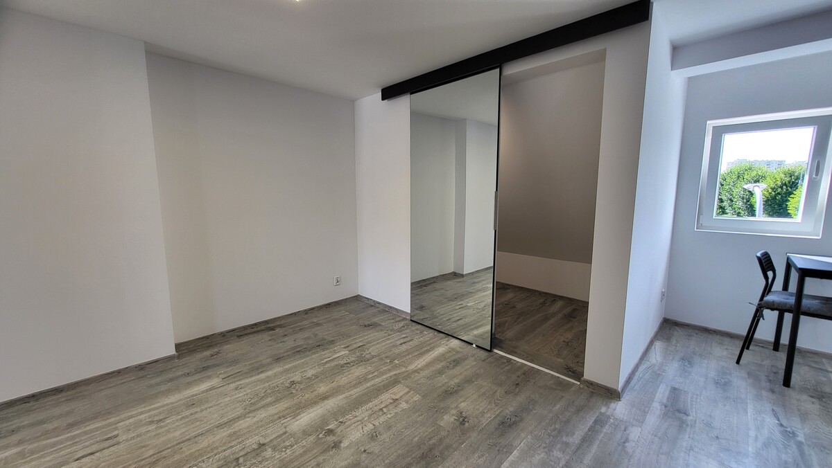 Elbląg KWADRAT NIERUCHOMOŚCIkawalerka z garderobąpo generalnym remonciekamienica w trakcie termomodernizacjiniskie