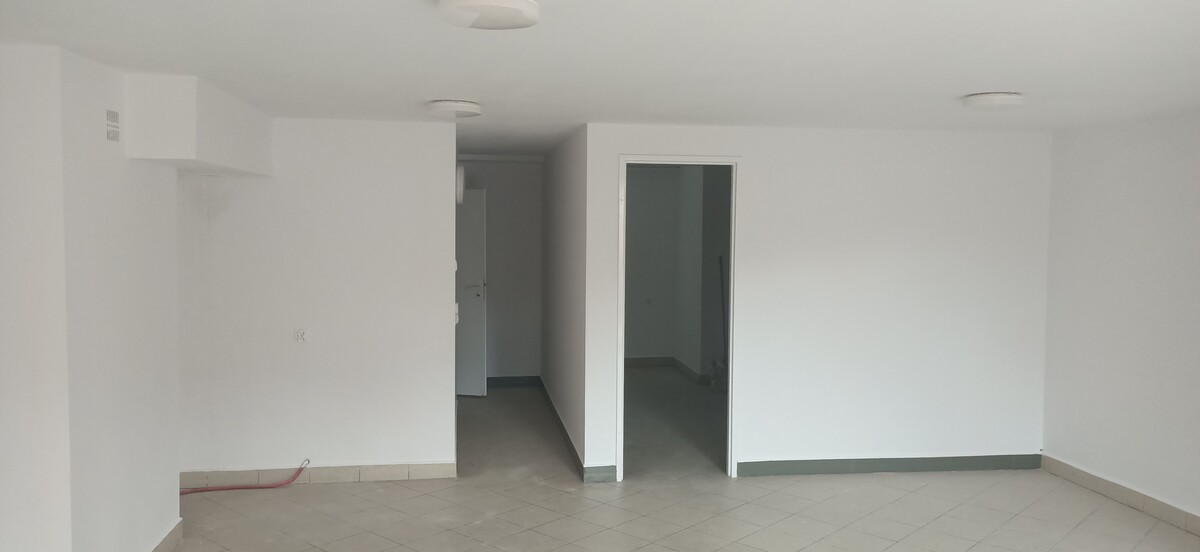 Elbląg Wynajmę lokal nadający się na działalność usługową - handlową o pow.60 m2,zlokalizowany w Elblągu, osiedle Jar.