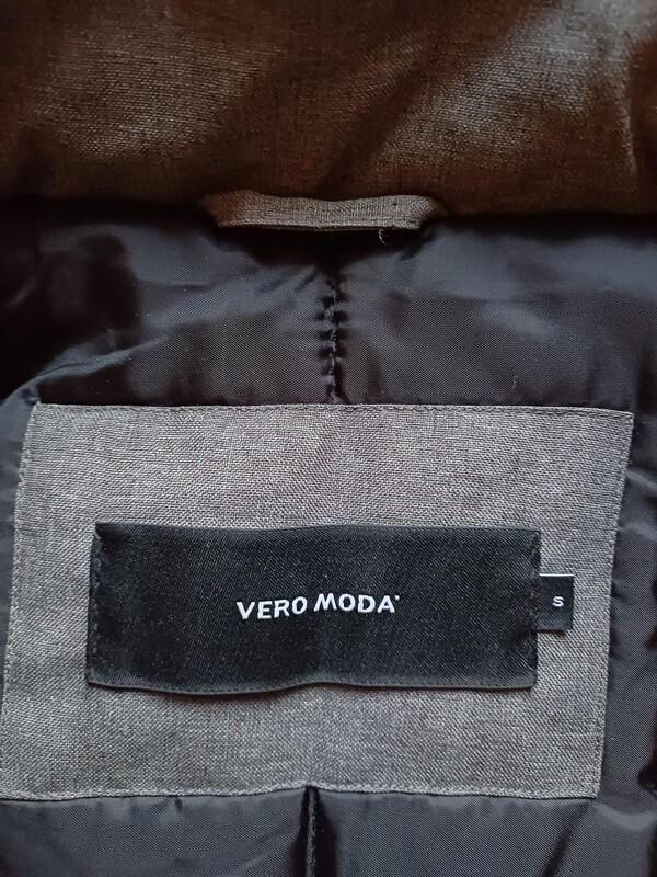 Elbląg NOWA
kurtka damska zimowa VERO MODA rozmiar S. Stan nowy idealny bez żadnych wad, kolor szary