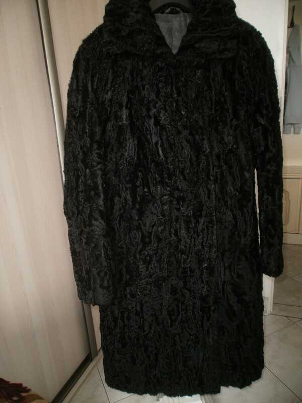 Elbląg Dzień dobry:
Mam do oddania w zamian za dwie czekolady gorzkie Meltie 85% czarne futro z karakuł, Jest ogólnym