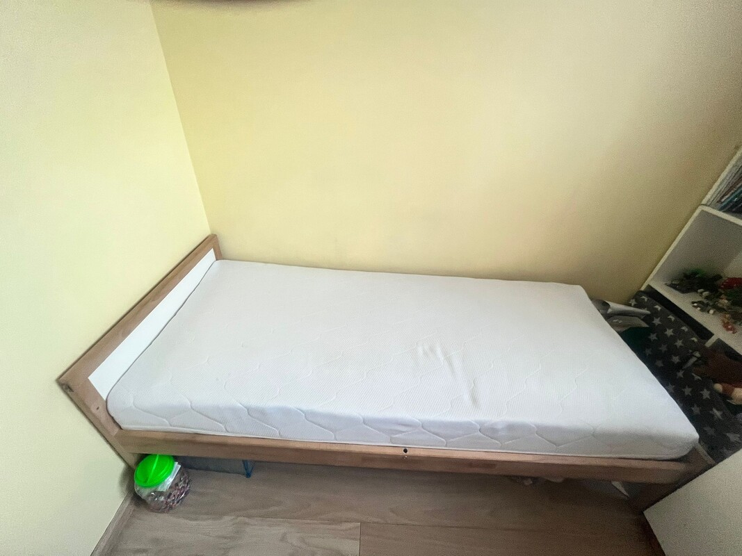 Elbląg Sprzedam łóżko dziecięce wraz z materacem wysokiej jakości (kieszeniowy, na sprężynach). Stan oceniam na bardzo