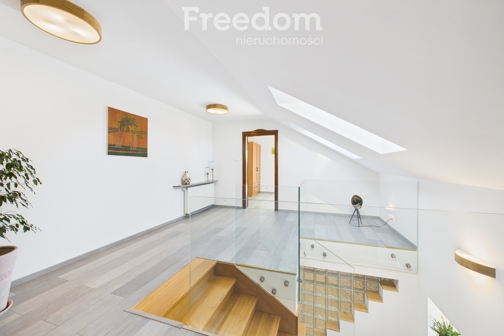 Elbląg FREEDOM NIERUCHOMOŚCISprzedam dom - Elbląg, Skierniewicka. Marzysz o życiu w spokojnej okolicy, ale z