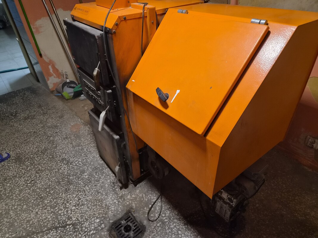 Elbląg Sprzedam piec na węgiel ekogroszek 15 kW używany tylko 4 sezony. Sprawny. Do odbioru w Elblągu. Piec sprzedaję ze