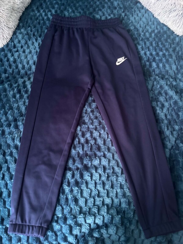 Elbląg Witam mam dres Nike rozmiar 137/147 cena 80 zł buty adidas rozmiar 37 cena 80 cena do negocjowania telefon
