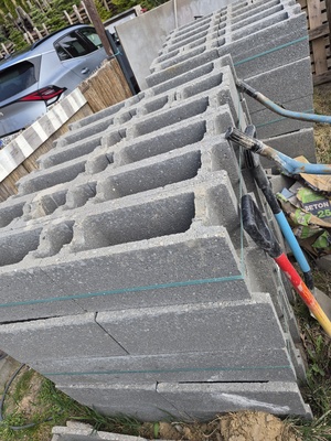 Elbląg Sprzedam nowe pustaki fundamentowe 50x24x20 w ilości 176szt. Cena 3.90zł za sztukę. Transport we własnym