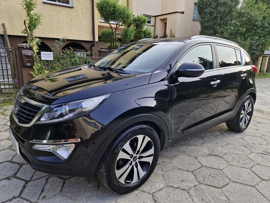 Elbląg Kia Sportage2.0  DieselModel 2013NawigacjaAutomatyczna Skrzynia BiegówKamera cofaniaNapęd 4 x 4Światła