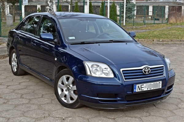 Elbląg . TOYOTA AVENSIS II HatchbackSalon Polska, silnik benzynowySprawna klimatyzacja, bez oznak korozjiPraktyczne i
