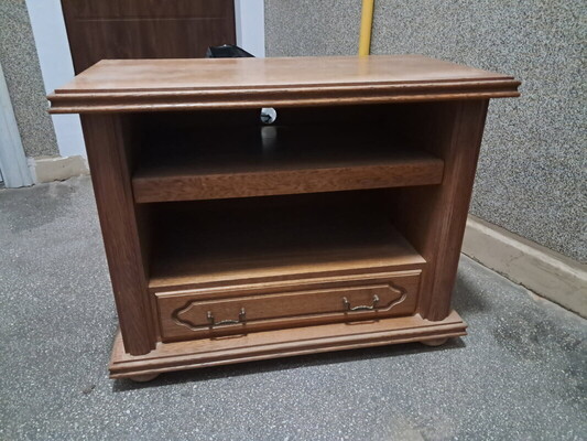 Elbląg Sprzedam szafkę widoczną na zdjęciu 
Wysokość 67cm 
Głębokość 43cm 
Długość 80-z bokami 87cm